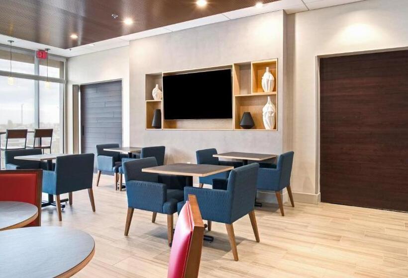 هتل Holiday Inn Express & Suites Racine, An Ihg