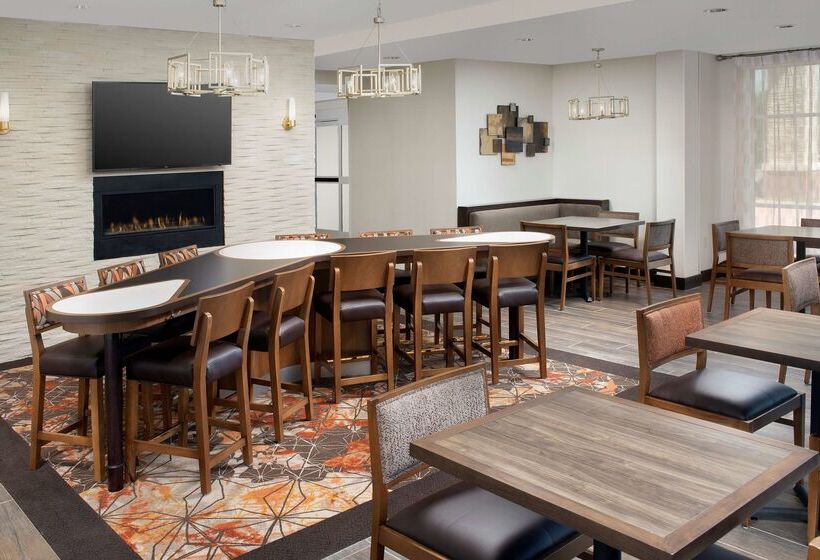 هتل Homewood Suites By Hilton Kansas City Speedway