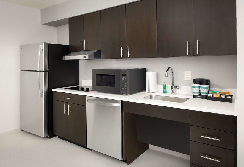 هتل Homewood Suites By Hilton Kansas City Speedway