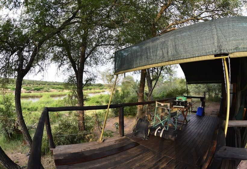 בית מלון כפרי Mtomeni Safari Camp
