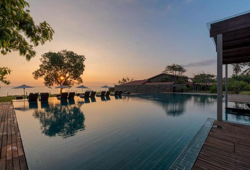 هتل Regenta Arie Lagoon Negombo