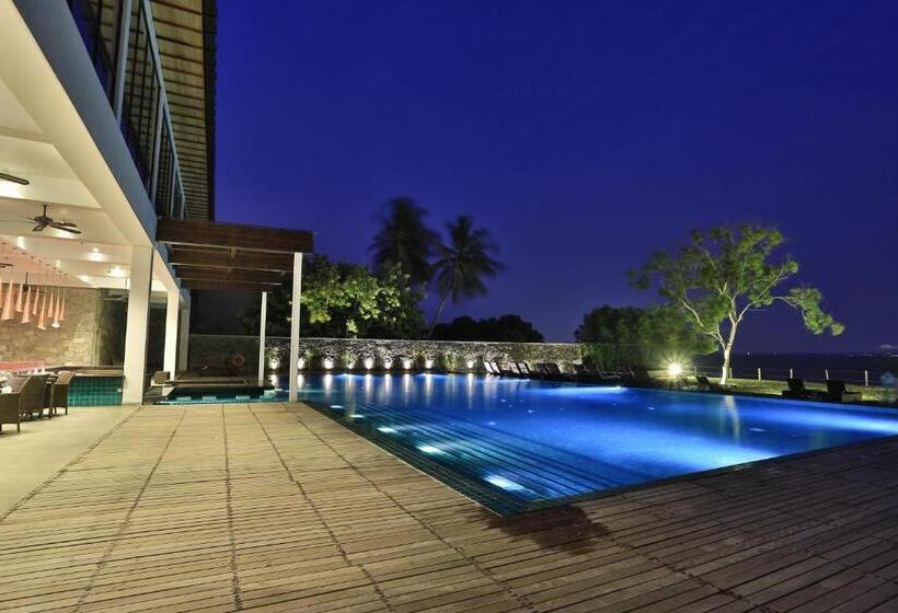 هتل Regenta Arie Lagoon Negombo