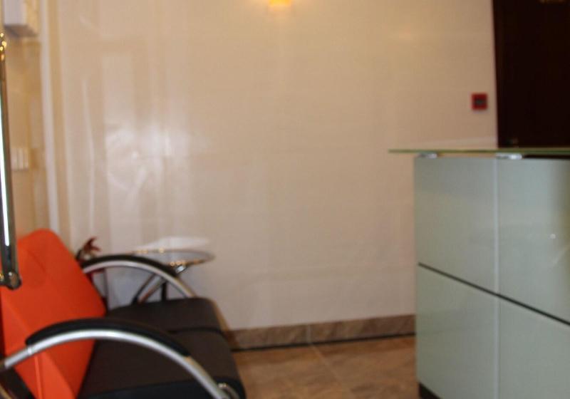 هتل Smiley Inn
