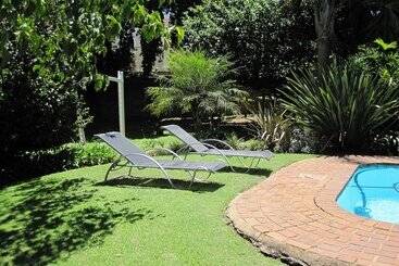 هتل The Pecan Tree Guesthouse