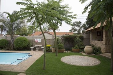 هتل Xaviera Guest House
