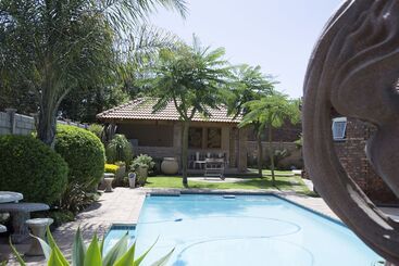 هتل Xaviera Guest House