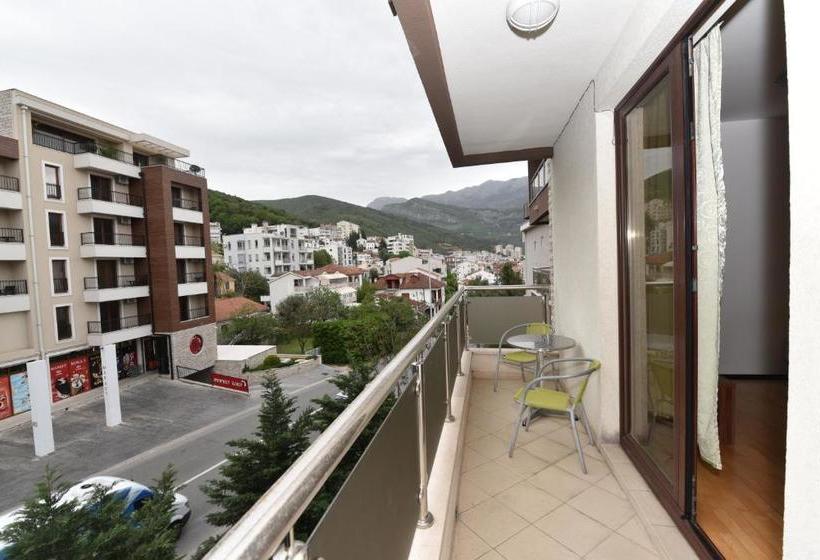 هتل City Apartments Gosposhtina