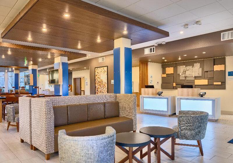 فندق Holiday Inn Express & Suites Salem North   Keizer, An Ihg