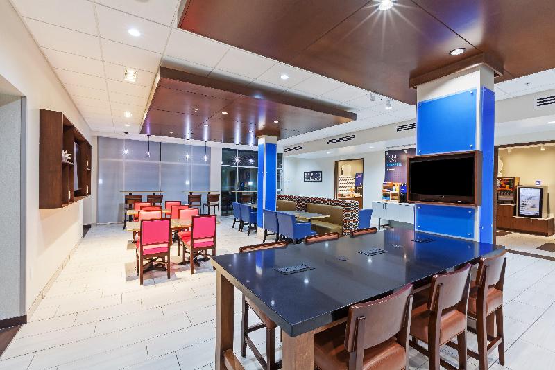 בית מלון כפרי Holiday Inn Express & Suites Tulsa South   Woodland Hills, An Ihg