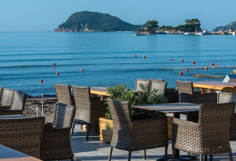 هتل Mandala Seafront Suites