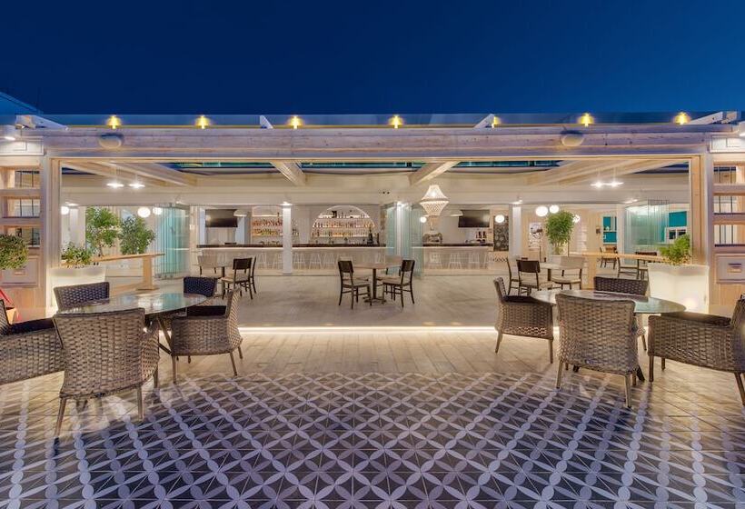 هتل Mandala Seafront Suites