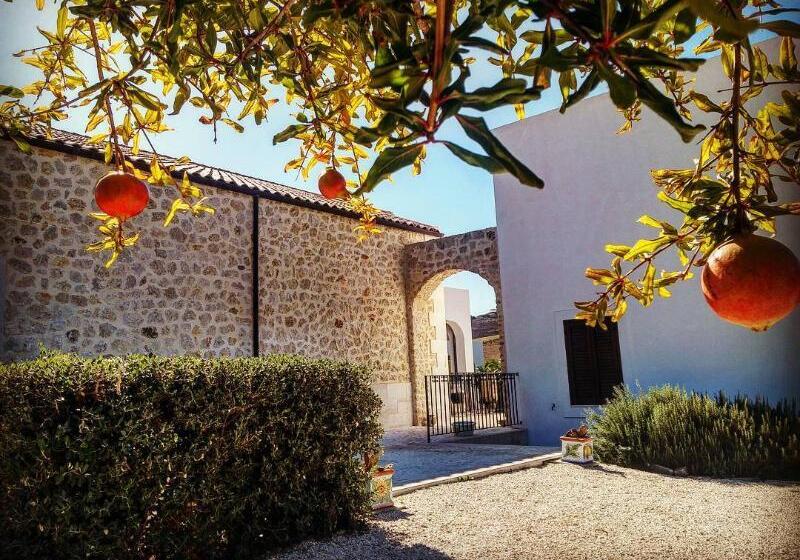 هتل روستایی Borgo Giallonardo Wine Relais