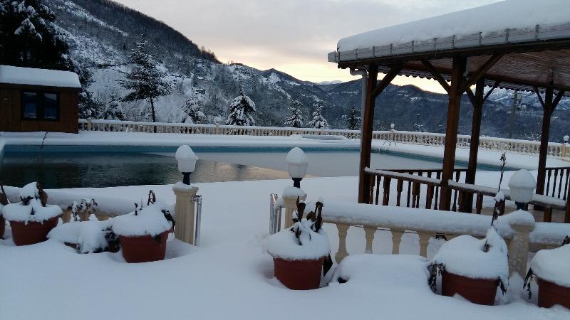 هتل Zarha Mountain Resort