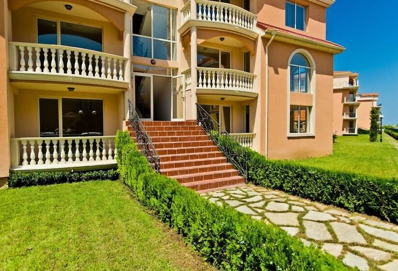 هتل Hacienda Beach Resort
