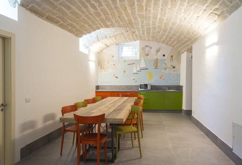 هتل Holiday Iv Gardan