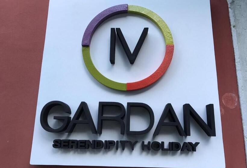 هتل Holiday Iv Gardan