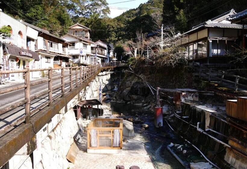 فندق Jhoppers Kumano Yunomine Guesthouse