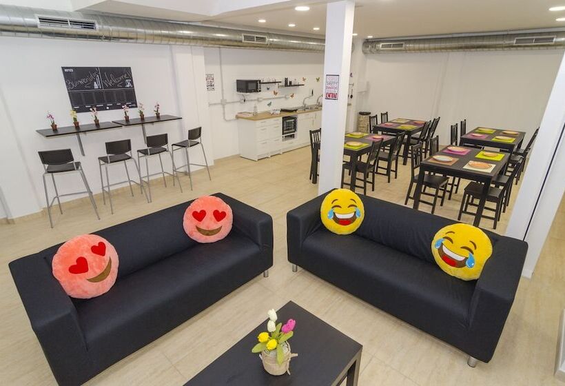 فندق La Fabrica Urban Hostel