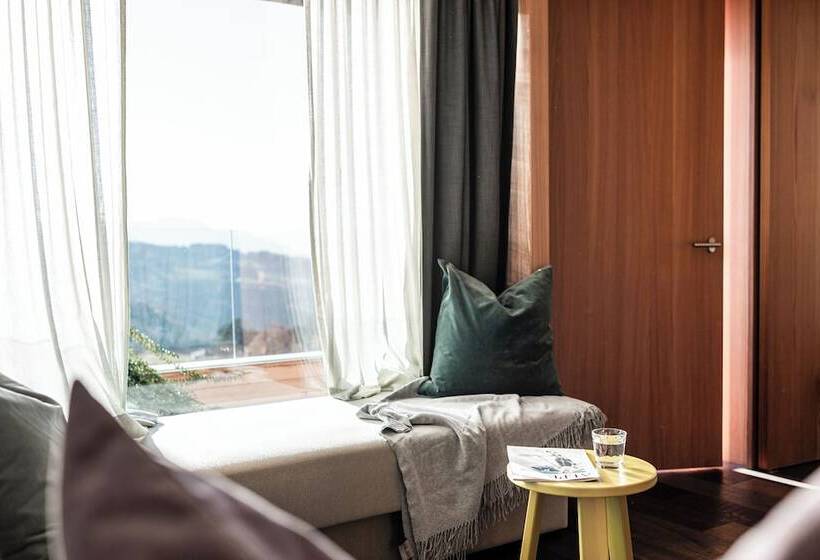 هتل La Paula Apartments & Suites