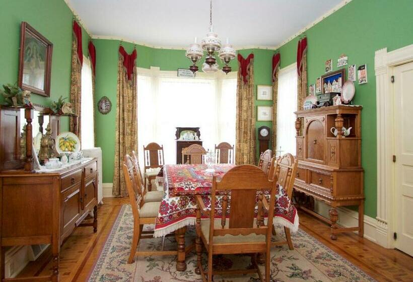 هتل Sylvia's Irish Inn