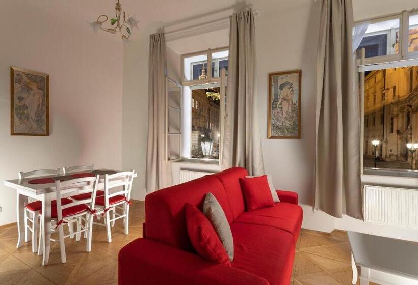 Fotos del hotel Three Golden Crowns Apartments:  25