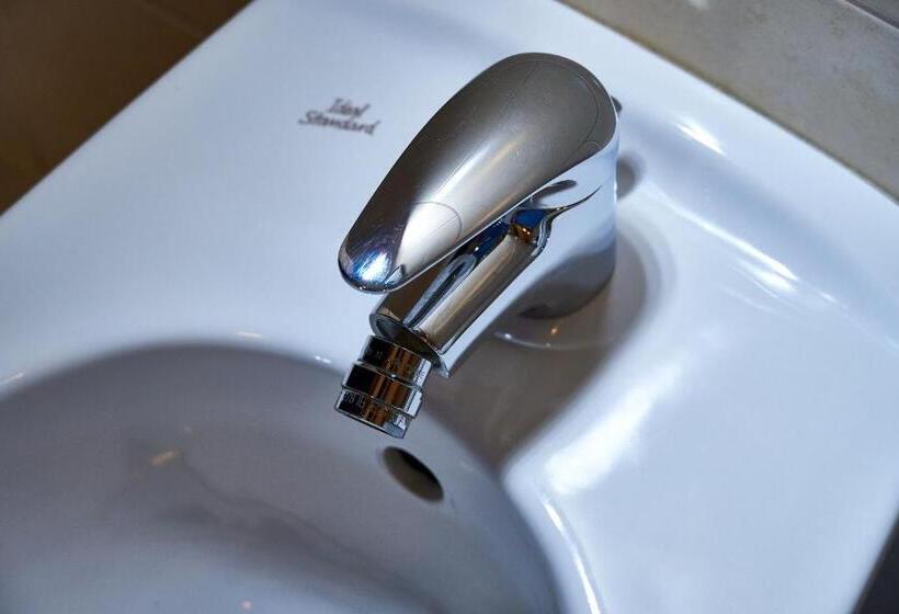 Fotos del hotel Three Golden Crowns Apartments:  38