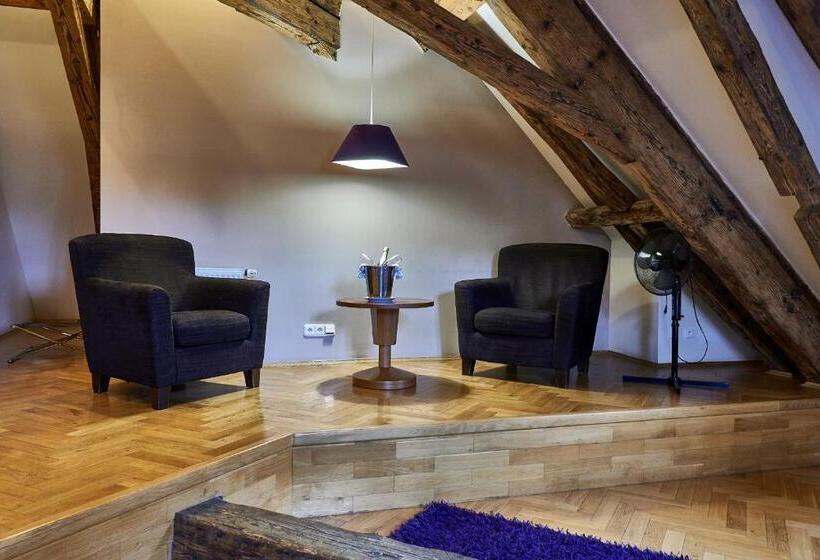 Fotos del hotel Three Golden Crowns Apartments:  43