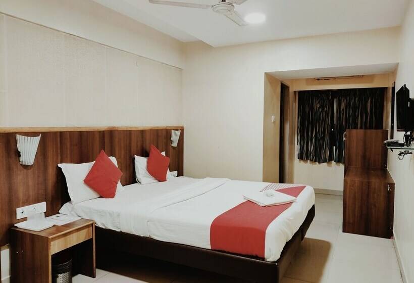 Hotel Vashi Inn