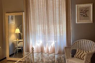 هتل Villa House And Garden B&b