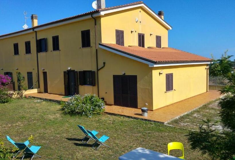 هتل Vistazzurra B&b