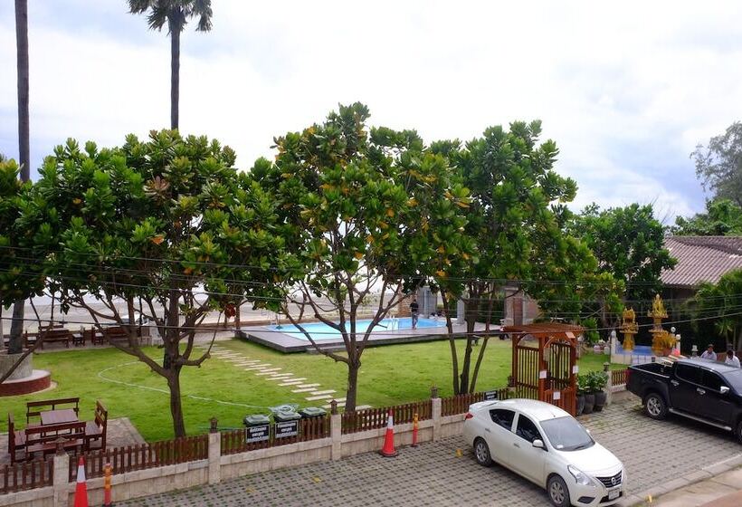 هتل Fah Talay Resort