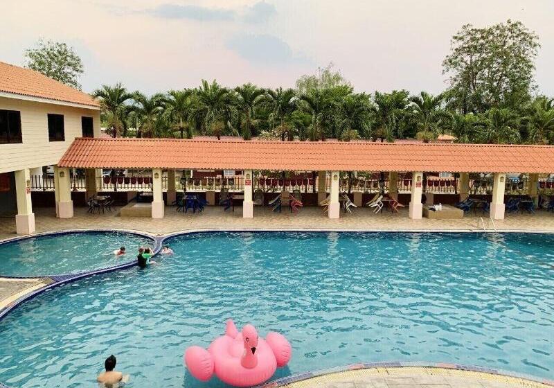 فندق Homeland Resort