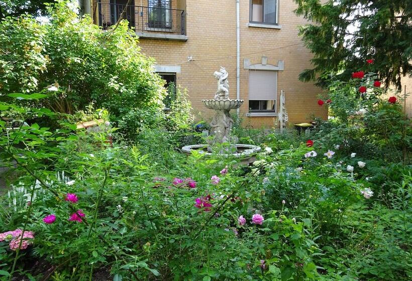 هتل Hummel Hostel   Historische Stadtvilla Mit Garten