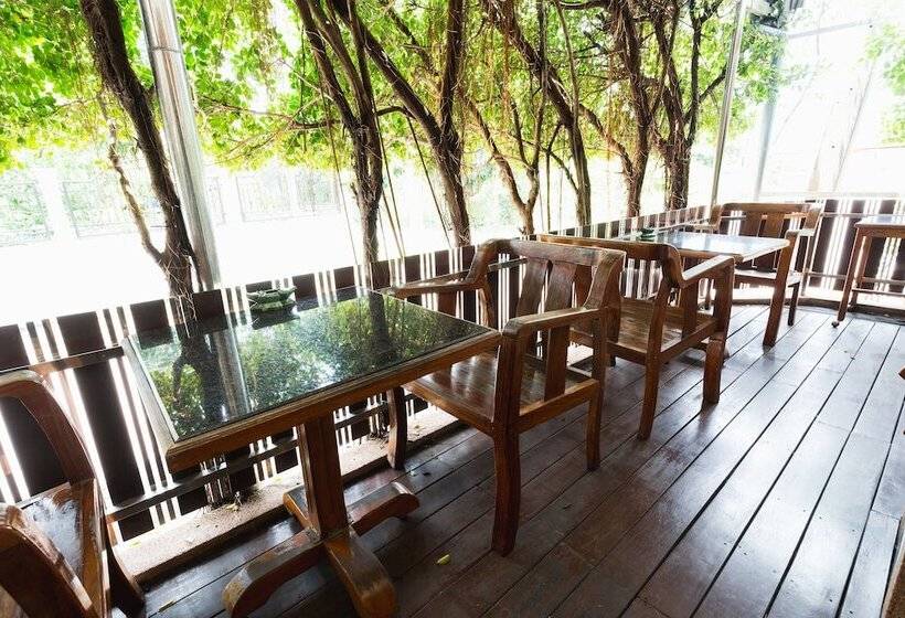 Otel Lert Prasert House