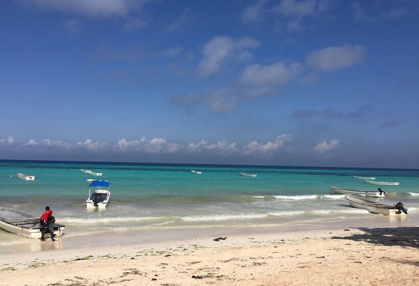 هتل Ocean Breeze Lodge