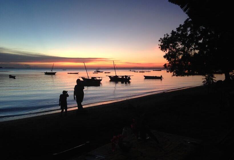 هتل Ocean Breeze Lodge