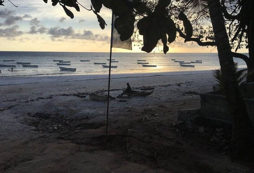 هتل Ocean Breeze Lodge