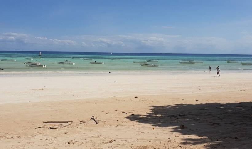هتل Ocean Breeze Lodge
