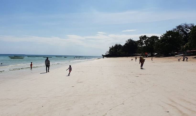 هتل Ocean Breeze Lodge
