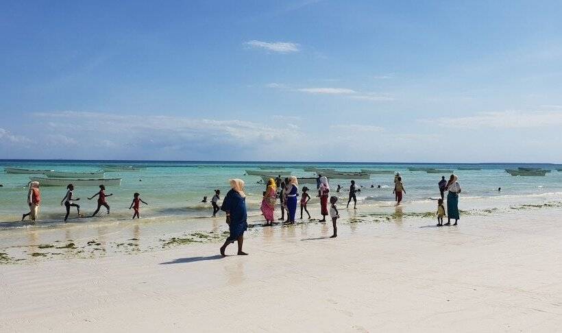 هتل Ocean Breeze Lodge