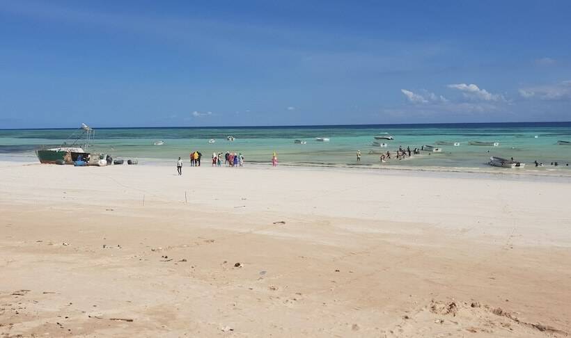 هتل Ocean Breeze Lodge
