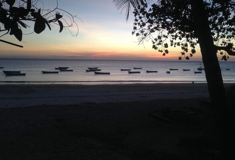 هتل Ocean Breeze Lodge
