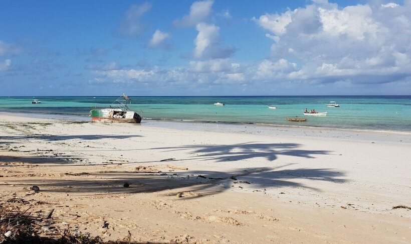 هتل Ocean Breeze Lodge