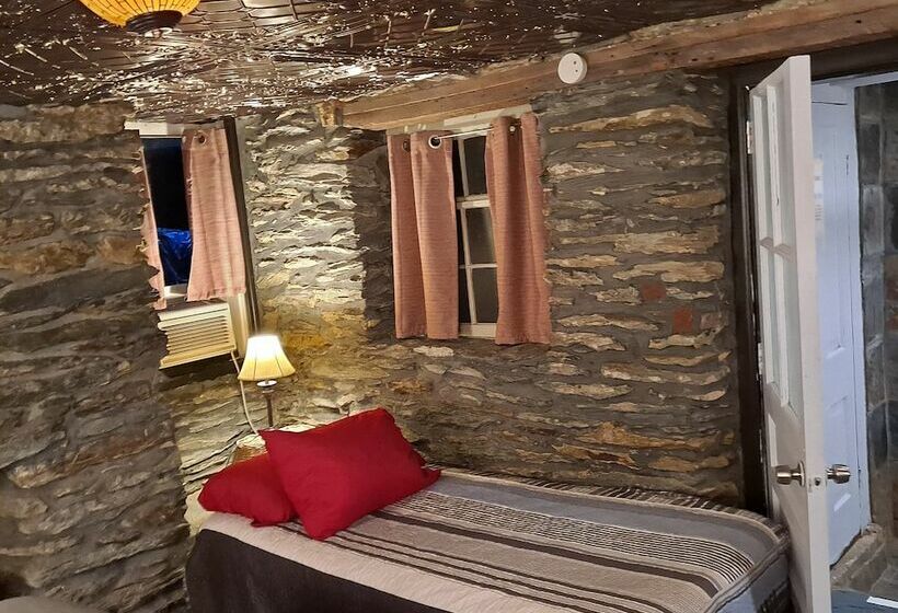 هتل Town S Inn Adults Only