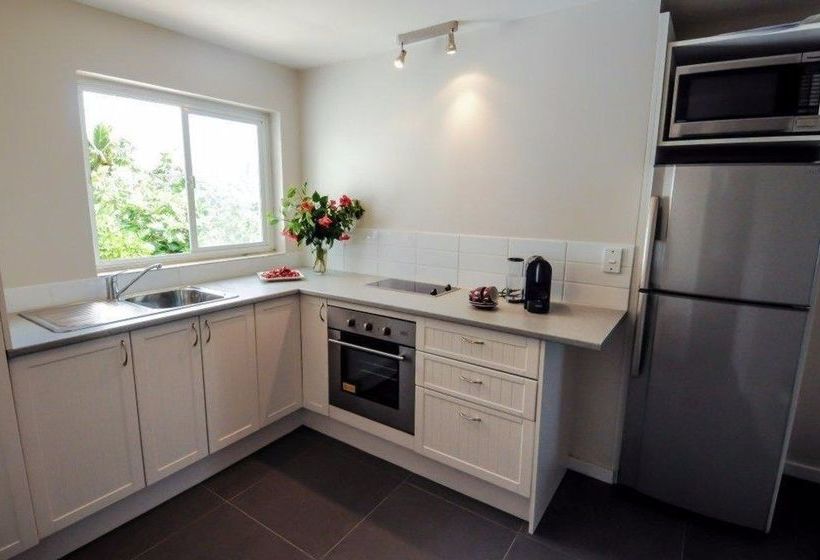 هتل Villa Apartments Westside