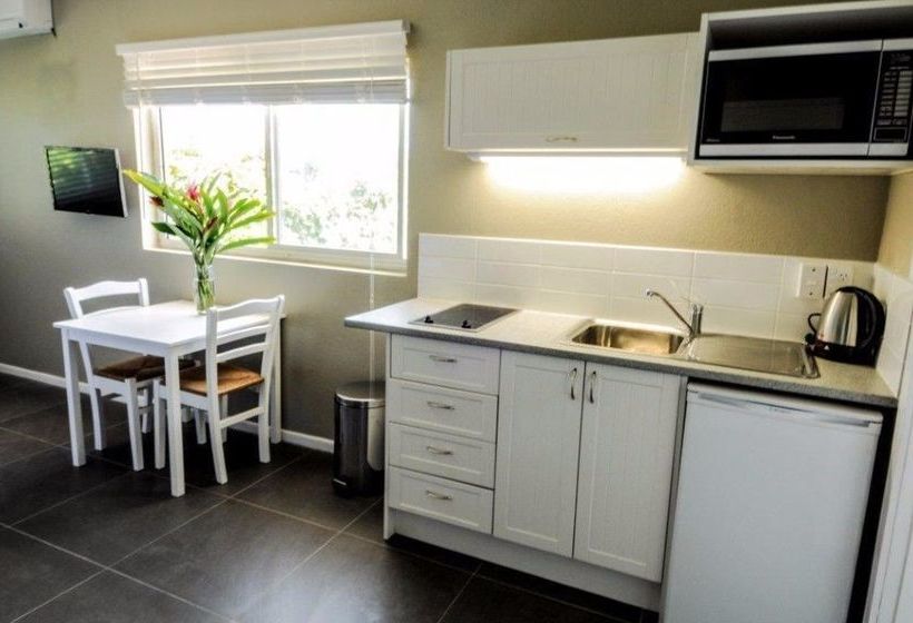 هتل Villa Apartments Westside