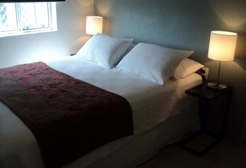 هتل Villa Apartments Westside