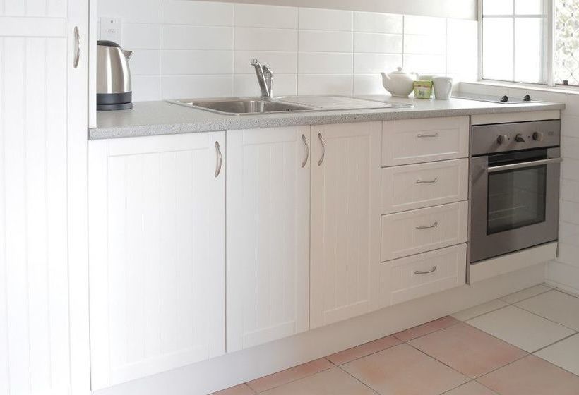 هتل Villa Apartments Westside