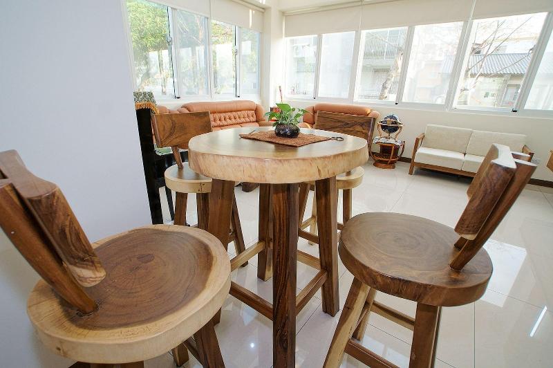 هتل White Pine Village