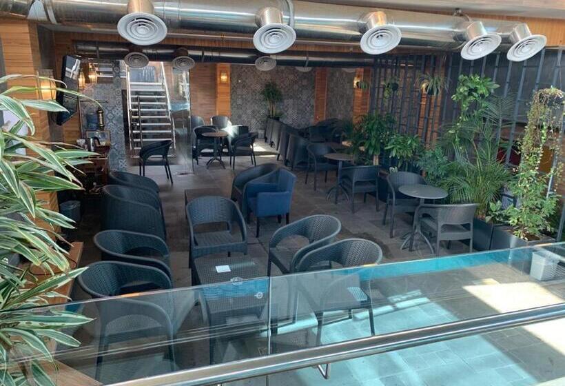 هتل Bram Suites